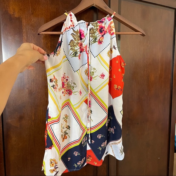 Women’s Halter Blouse with Pattern - Picture 3 of 7